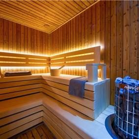 6 bedroom villa with pool and roof terrace, Sveti Stefan, sleeps 12